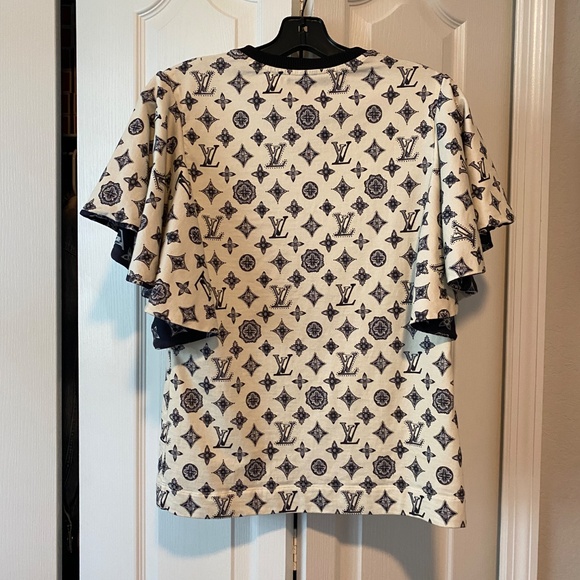 Authentic Louis Vuitton Logo T-shirt with flutter sleeves - Picture 2 of 7